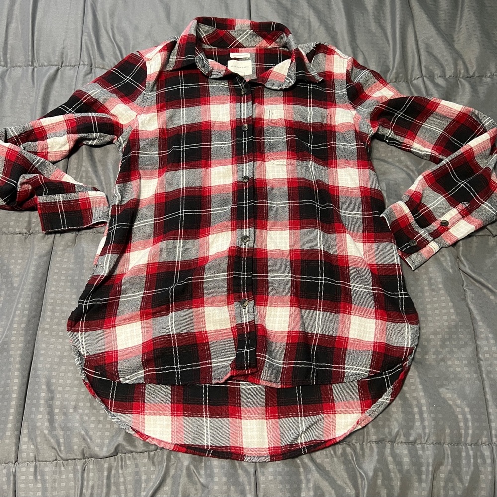 AEO American eagle outfitters soft red black white plaid button down small
